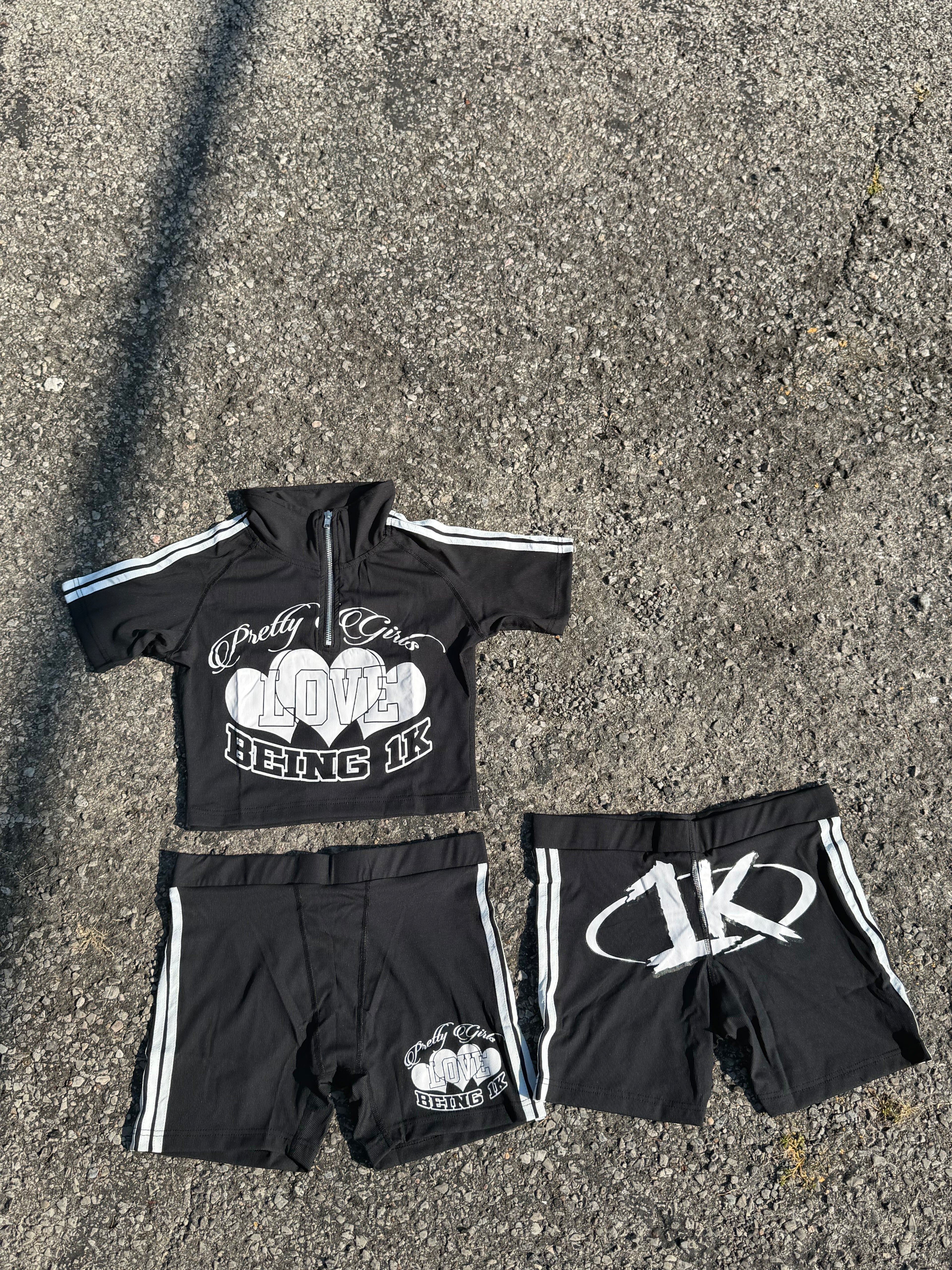 Pretty Girls Love Being 1K Set (Black)